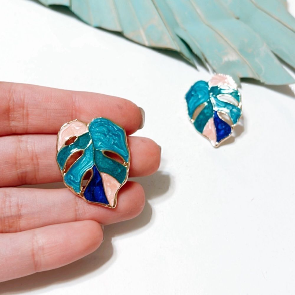 leaf stud earrings S116 - Picture 3 of 3